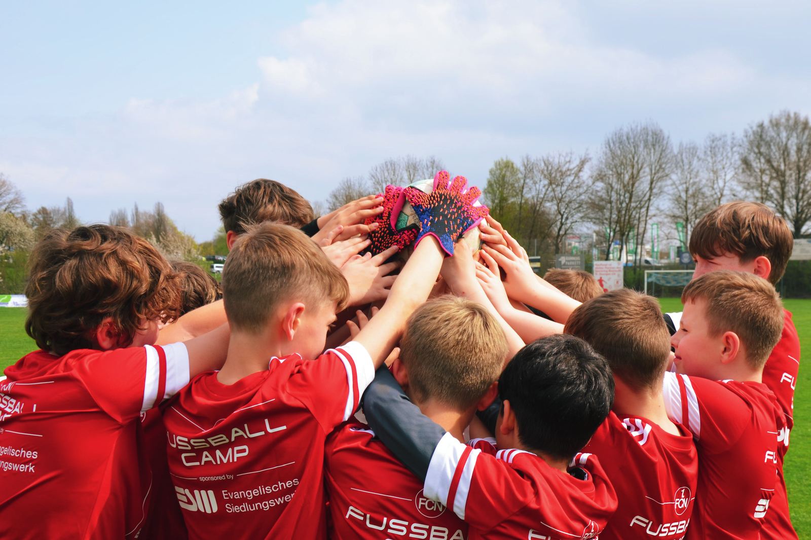 Fußballklasse im Mannschaftskreis